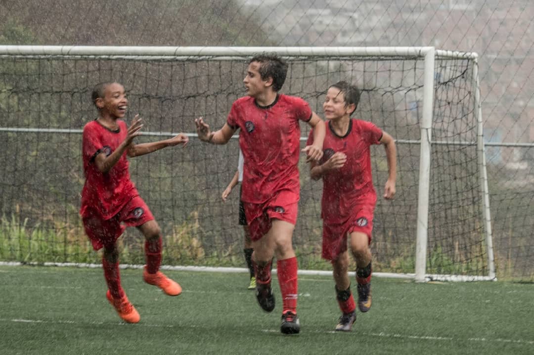 PetareAcademia's tweet photo. Les dejamos algunas postales de las semifinales de Ida en la #LigaPipoRossi en la categoría Sub12 Oro

Fratelsa (3) - Caracas FC (1)

#CrecemosUNIDOS #DvoPetare #TalentoFratelsa #Academia https://t.co/Drr3tUKKRk