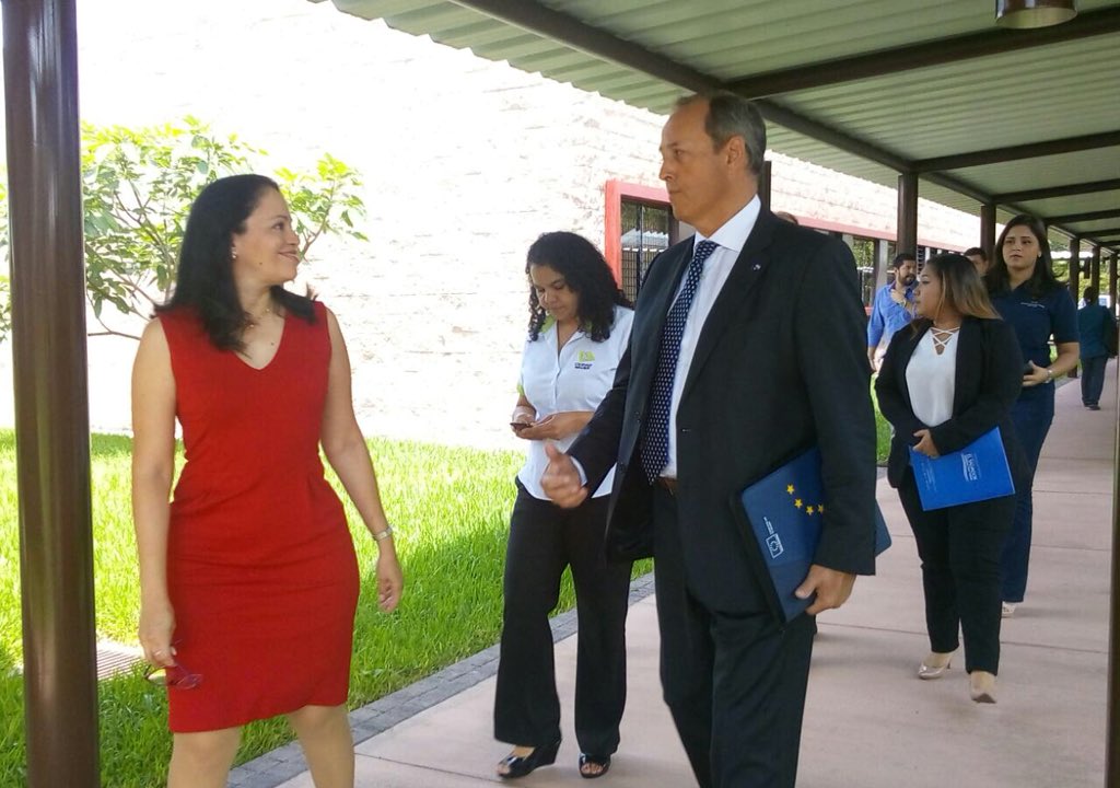 UEenElSalvador's tweet image. Jorge de la Caballería de la #DG #DEVCO y el jefe de cooperación de la #UE, Pierre-Yves Baulain, visitan #CiudadMujer San Martín para conocer los avances del apoyo de la #UE al #PlanSocial.