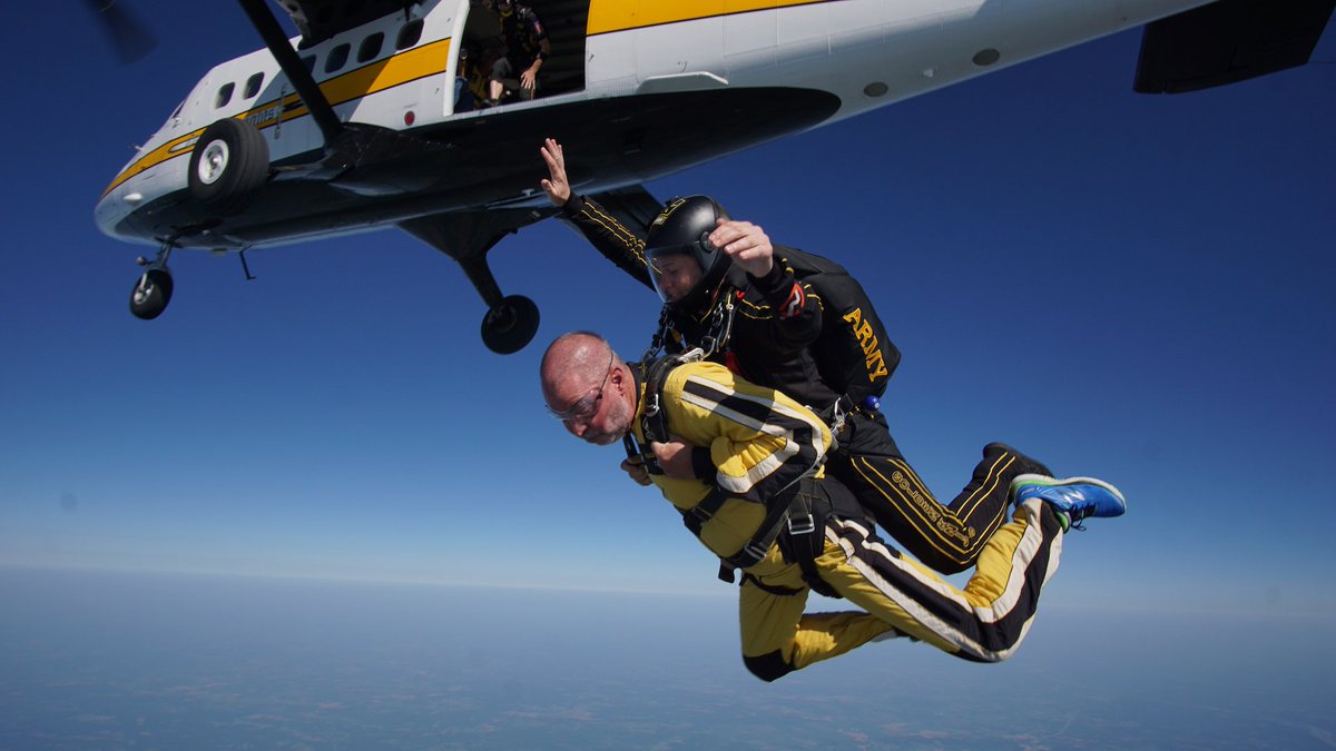 UTC_VEP's tweet photo. @UTCBizDean skydives from 14,000 feet for the very first time on June 16, 2018 with the U.S. Army's Golden Knights!

Click here for the full video: https://t.co/0VVOK1GC7S https://t.co/k9lKpBZJXE