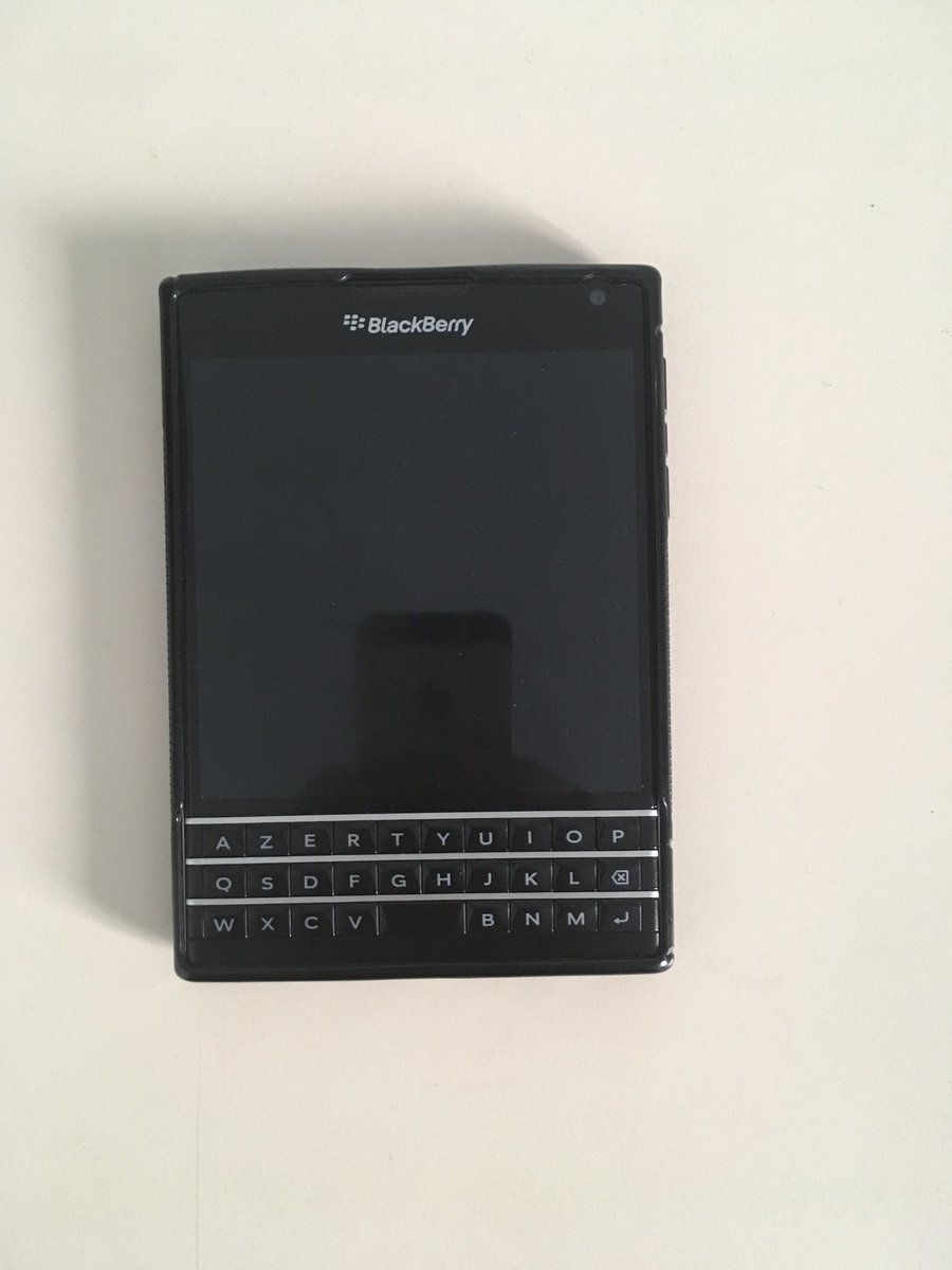 Un objet venu d’ailleurs 🤔smartphone pas fun, disque dur ?? À chacun de choisir 😉