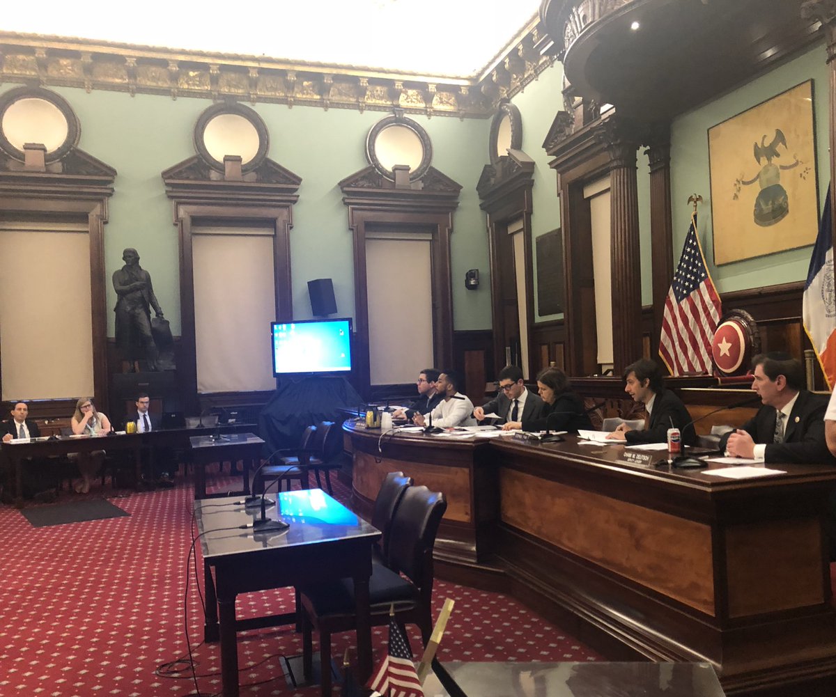 StephenLevin33's tweet photo. A handful of communities in North BK, Southeast Queens, and the South Bronx bear the burden for a majority of NYC's waste.
#Int157 would be a first step to reduce the disproportionate pollution, congestion, and safety risk in our neighborhoods. https://t.co/PulUEPFaoe