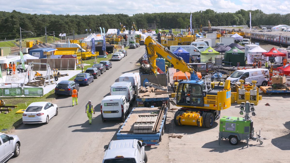 highvizmedia's tweet photo. Wrapping up on the setup day for rail live 18 #raillive #RailLive18 you’ll see our crew around the event come talk to us about how our videos can help your business https://t.co/P0GOIPUrgX