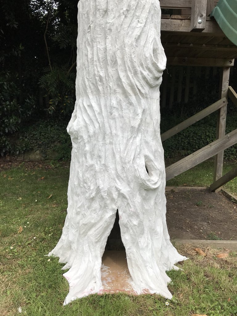JillBusbyArt's tweet photo. Stages of the gallery tree - ready for #BrightsideSch art gallery #schoolart #treeprop #modroc #jillbusbyart https://t.co/V71tifNZSW