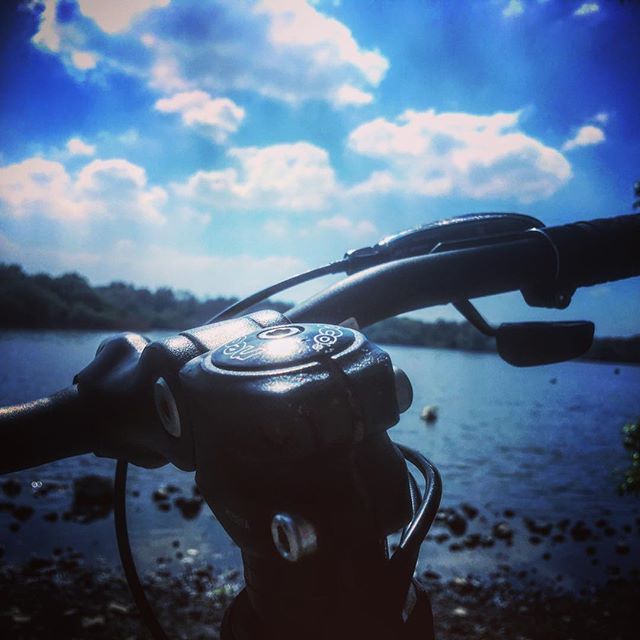 Cskoyles's tweet photo. Been a while...nice to be back outside on 2 wheels ππ²π΄ββοΈ ..
..
..
..
________________
#cycling #cyclinglife #cyclingsights #viewfrommyhandlebars #view #watersedge #outdoors #nature #freshairπ #freshairtherapy #mtbike #mtblife #mountainbiking #moβ¦ https://t.co/dvmKwYAkJa https://t.co/TlMMzRyakC