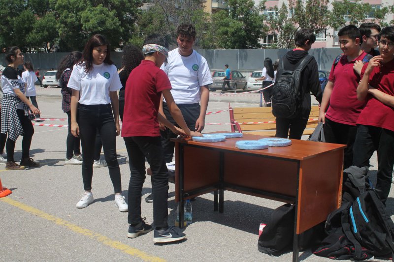 Okulumuzda, Engelliler Haftası dolayısıyla “Engelli Bireyi Anlamak” adlı proje kapsamında engelli bireylerin yaşadıkları zorlukları spor aracılığıyla anlatmak için etkinlikler düzenlendi. #aydinlikevlermtal
 #egitimdeguzelornekler #farkliyizogretmeniz <a href="/vefabardakci/">Vefa Bardakcı</a>