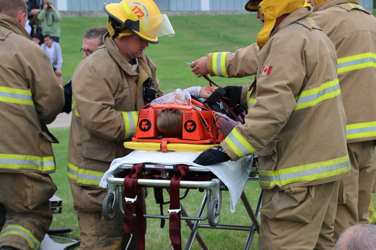 rcmpmb's tweet image. Last month, 110 students witnessed the aftermath of a horrific collision in Crystal City. Thankfully, it was a mock collision but it’s a scenario that’s too often been real. We’re hoping it left a lasting impression for safe driving choices. #noexcuses #rcmpmb #TrafficTues