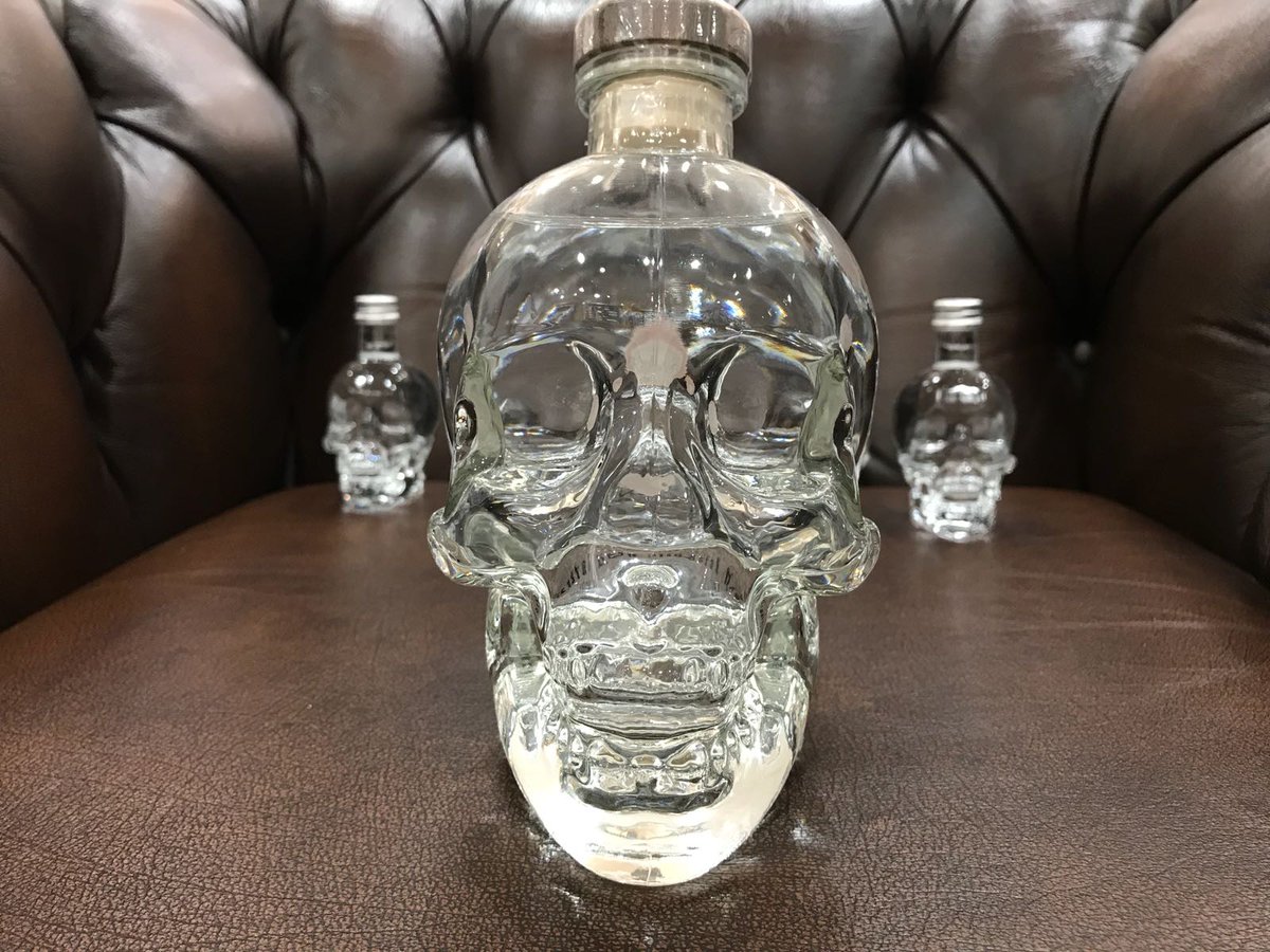 JeroboamsPontSt's tweet photo. The finest #vodka @crystal_head available in 700mL and MINI 50mL ! #skull #spirit #UkWineMerchant # #grainspirit #Belgravia #Chelsea #London https://t.co/ReevupAAq0
