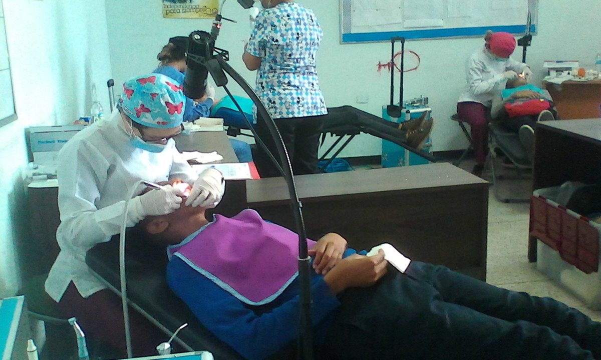 Realizada extraordinaria jornada de salud integral en la U.E.N Luis Ezpelosin conjunto al <a href="/IpasmeOficial/">Ipasme Oficial</a> donde fueron atendidos 588 estudiantes,57 docentes, 48 obreros, 34 administrativo y 300 de la comunidad.
#VamosAUnNuevoComienzo 
<a href="/NicolasMaduro/">Nicolás Maduro</a> <a href="/JauaMiranda/">Elías Jaua</a> @MPPEDUCACION