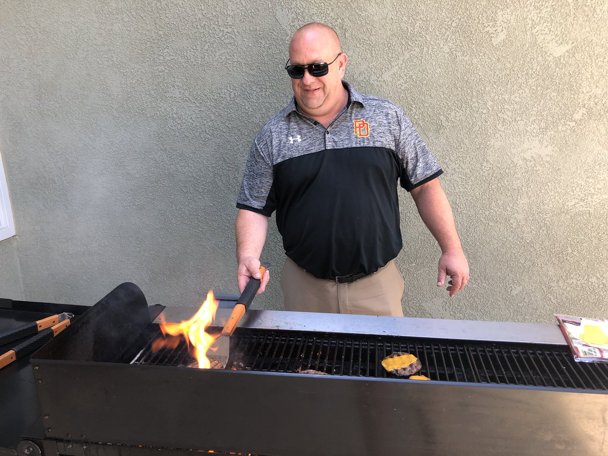 kalkoskeSHHS_AP's tweet image. Principal Zink is fired up for the Classified luncheon! #PDAztecPride #AztecTribe #BBQ @PDAztec_Zink @mrmazet @azteccteap