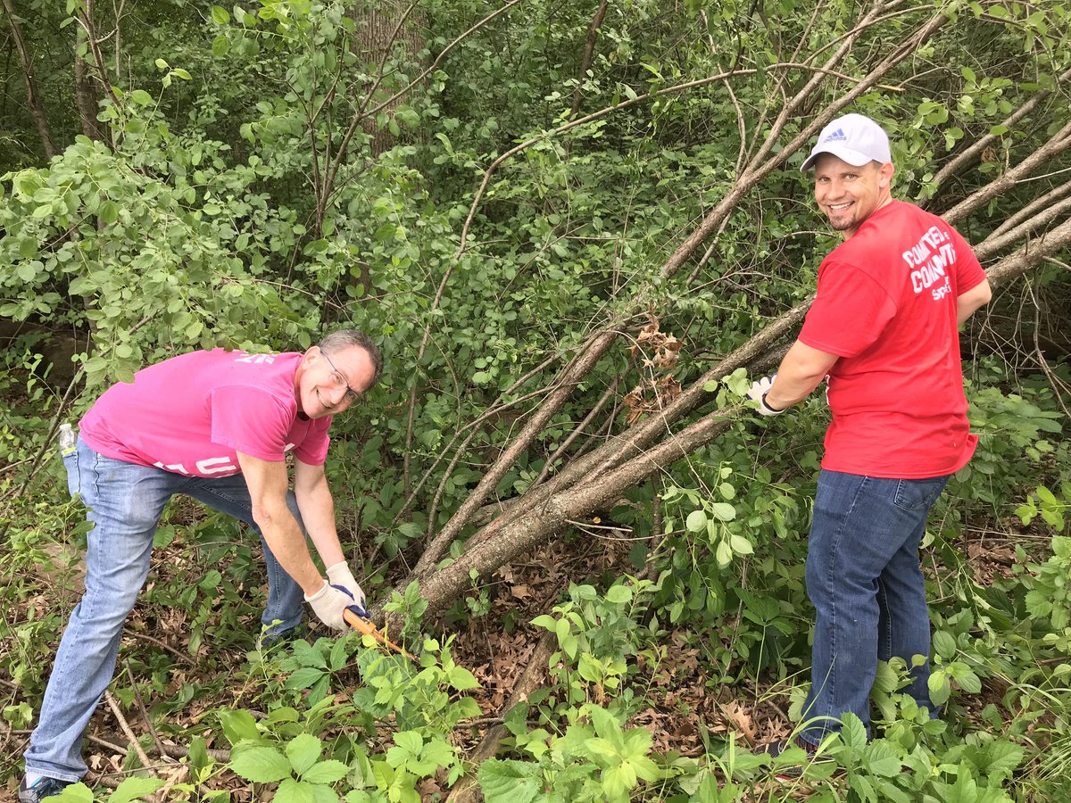 Spectrum_Brands's tweet image. More pics from our 4th Annual Day of Service in Middleton. We partnered with @CleanLakesWI--and each other--to give back to our community!  #communitywithpurpose
