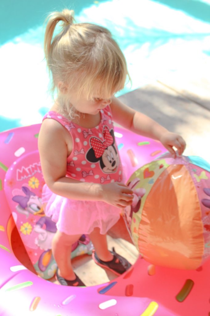 itsjessmcdonald's tweet photo. We had a very Minnie Mouse pool party with some fun goodies from @SwimOutlet ! 🎀 #minniemouse #disneyblogger #palmsprings #swimoutlet AD https://t.co/qvD2bhkhNk https://t.co/USj8I7Of3P