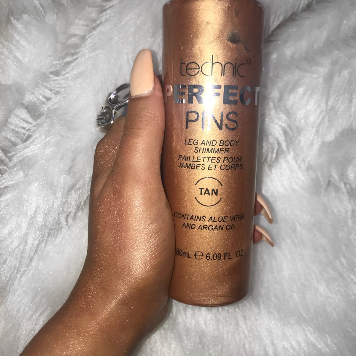 techniccosmetic's tweet photo. We can't wait for you to get your hands on our #PerfectPins Body Shimmer! โจ It comes in two shades, had a lightweight, matte finish and will give your body an intense glow! https://t.co/BaaNFPesyo