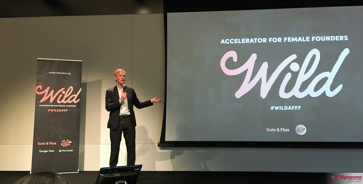 SignaramaMama's tweet image. #TBT to @wildaccelerator S1 Demo Night!  Incredible night with incredible speakers like @StephenReily welcoming the crowd to the @SpeedArtMuseum ... Proud to be a VIP with such a group!
#SignaramaLouisvilleDowntown
