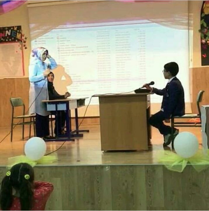 Anne ve çocuklar birlikte tiyatro gösterisi yaptılar. #farklıyızogretmeniz 
#egitimdeguzelornekler