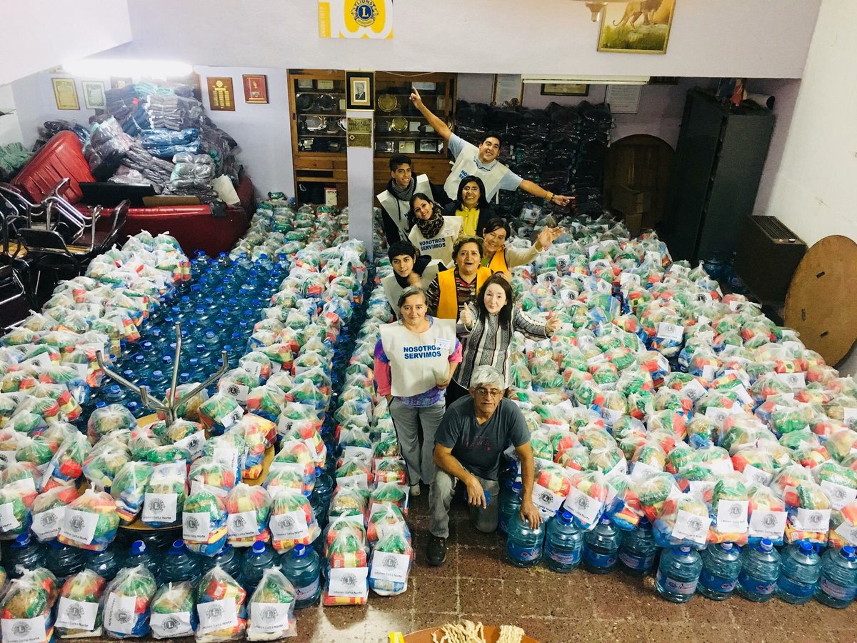 Leones_salta's tweet photo. #Ahora y hasta las 17hs. estaremos cargando las donaciones para Santa Victoria Este: 700 bolsones de mercadería, 350 frazadas, 500 bidones de agua mineral, 50 bid.lavandina, 50 bid.detergente, obtenidos gracias a @lionsclubs. Los esperamos en Manuela G de Todd 678 #Salta https://t.co/tT9q6HgRMp