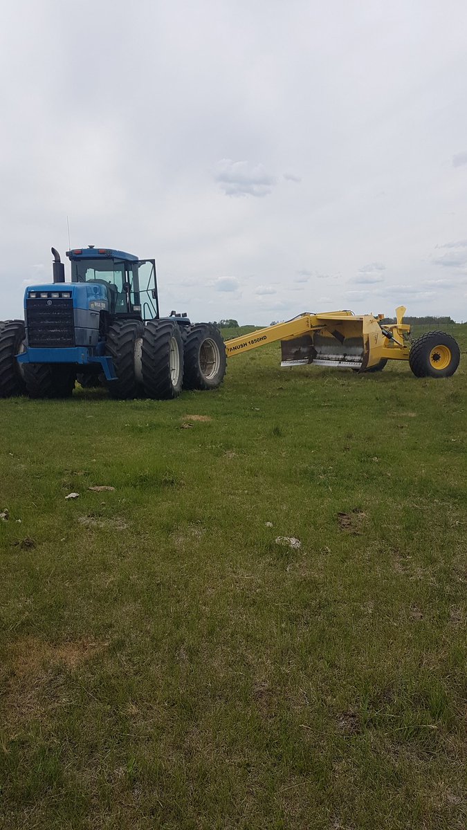 Cowboss7's tweet photo. How to level pastures 101 #ag365 #pulldozer https://t.co/y0MlNIOSeo