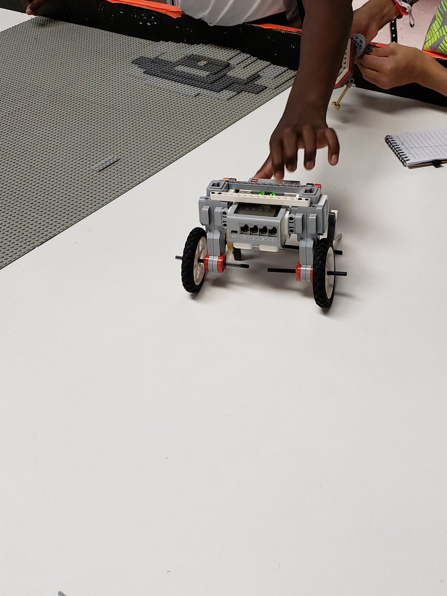 TimWerbrich's tweet image. Working on their first build in robotics @SpaceCampUSA #collaboration #learningisdoing