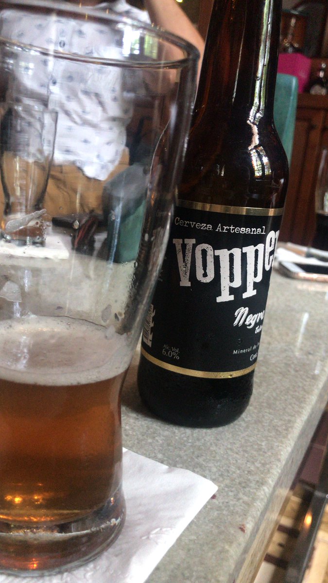 maxbamba's tweet photo. Una joya la cerveza artesanal. #vopper obscura en el hotel @RosasyXocolate https://t.co/uWkRt8Bopa