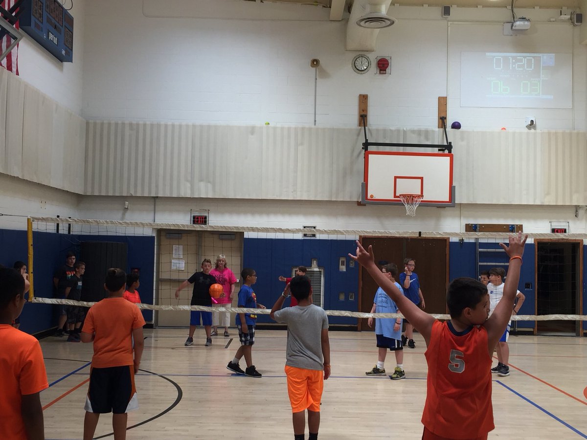MCarrollSRE's tweet photo. Intense 5th grade volleyball game! Love the spirit and teamwork! Go Blue Lightning! #MREcolorwar https://t.co/wRFIu9qvAA
