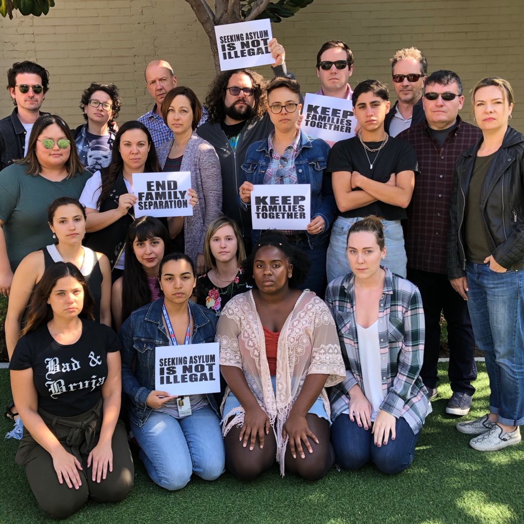 everythingloria's tweet image. One Day at a Time &amp;amp; Vida are teaming up to end family separation at the border. Donate here to directly support legal services for detained separated parents and funding for their release. #onevidaatatime #keepfamiliestogether  tinyurl.com/onevida