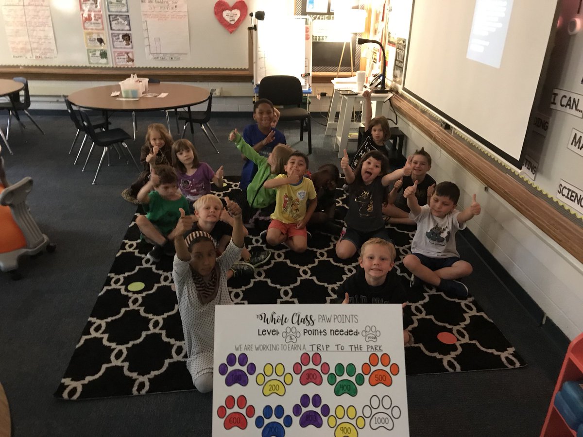 AlyshaWilson_WW's tweet photo. First grade leaders set goals and then work hard to reach them! We are almost there...and we’ve only been in school a week! #wwproud #pawspoints @WinnwoodRocks @leahmmcopeland https://t.co/XBacw0dnph