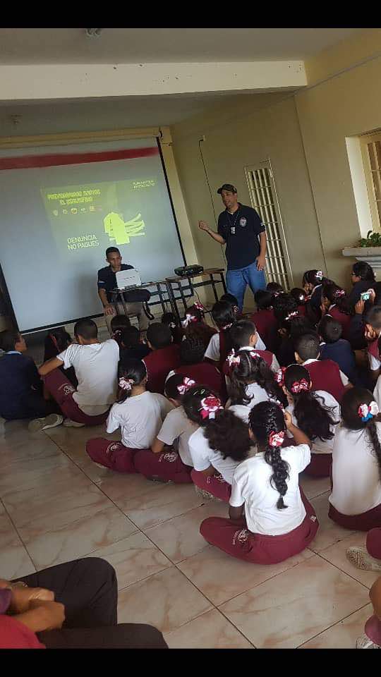 CICPC Vargas funcionarios adscritos al Eje Homicidios Vargas dicta Taller de Prevención en materia de Extorsión y Secuestro, a los alumnos de la U.E "Andrés Bello", ubicada en las Tunitas, pquia Catia La Mar <a href="/DouglasRicoVzla/">Douglas Rico</a> <a href="/PRENSACICPC/">PRENSA CICPC</a> <a href="/CICPCPREVENCION/">PREVENCIÓN INTEGRAL DEL DELITO CICPC</a>