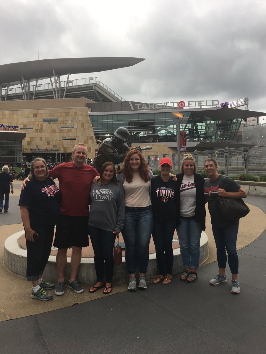 BonduMorrisJays's tweet photo. #MorrisJays enjoying a break from #atPLC and taking in a twins game! https://t.co/dFseaDzfwQ