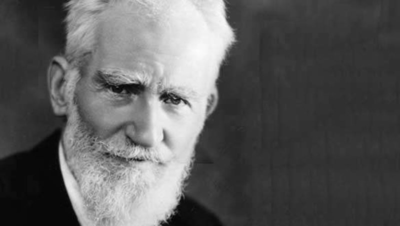 Aprendí hace mucho a no luchar con un cerdo. Tú te ensucias y al cerdo le gusta.

George Bernard Shaw