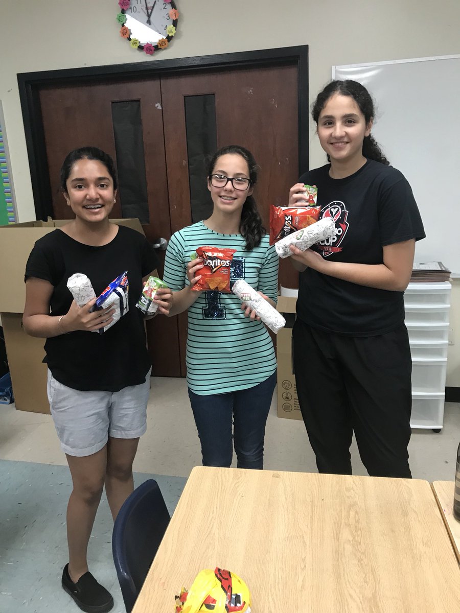 sophanbuffa's tweet photo. Congratulations @northwoodps Mrs Vergauwen’s group of students for being the first #gecdsbProud to complete the Plarn Challenge! Thank you @PitaPitCanada Pita Pit Windsor for providing pitas, chips and a drink for all the students. @mcitymitten @GailMarlow https://t.co/L4c1qzU12A