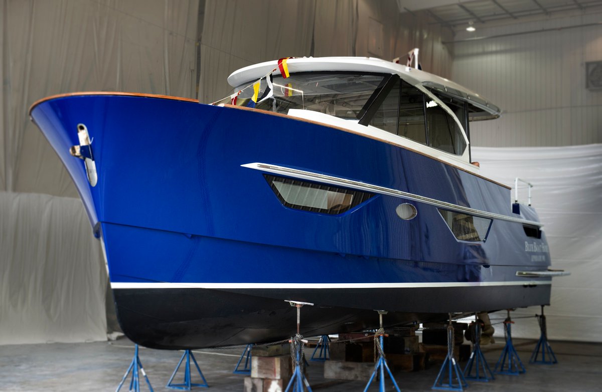 There is nothing as special as the moment we introduce an owner to their new Burger. Yesterday, we shared that moment with the owner of the new Burger 48 Cruiser, christened Blue Boat Home.