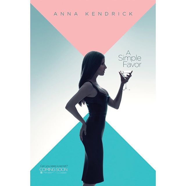 Toda buena historia tiene un giro inesperado, brindemos por eso en el 🍸 #NationalMartiniDay.
#UnPequeñoFavor muy pronto en cines.