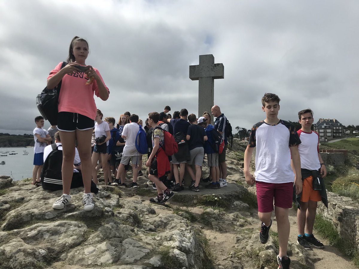 sandringhamyr8's tweet photo. France trip have had a busy day! Beach walk/cidre farm, a trip to dinan and now fun on the beach. https://t.co/979YjuSyQB