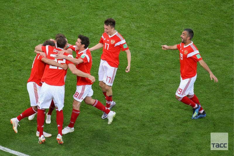tass_agency's tweet photo. #ЧМ2018
УРА!!!!!! Сборная России победила команду Египта со счетом 3:1!! Какая игра!!! В нашем активе теперь шесть очков, россияне выходят на первое место в группе:
https://t.co/mJyr62Vgq7 https://t.co/nfIgPBkS9m