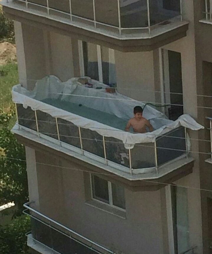 ContractorLols's tweet photo. Anyone care for a swim? https://t.co/ItymAXETHz