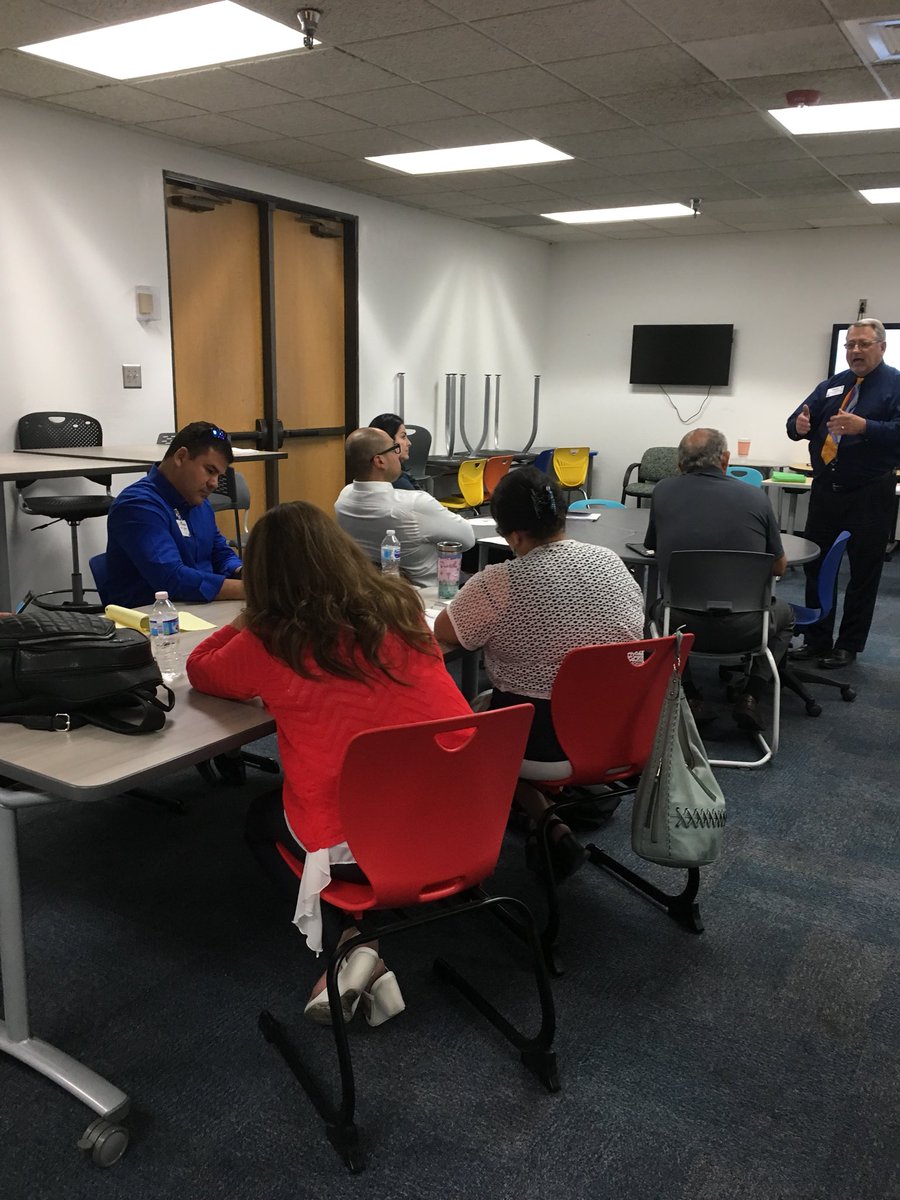catherinedoc12's tweet image. Making the familiar ... unfamiliar! Relooking at Instructional Rounds from Bel Air Middle! #THEDISTRICT #OneRed