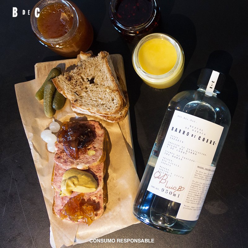 Acaba con ese antojo de media tarde con este aperitivo de <a href="/DELIRIOdf/">DELIRIO</a> a base de terrina, pan artesanal, mermeladas y mostaza; y disfrútalo con la mejor compañía.