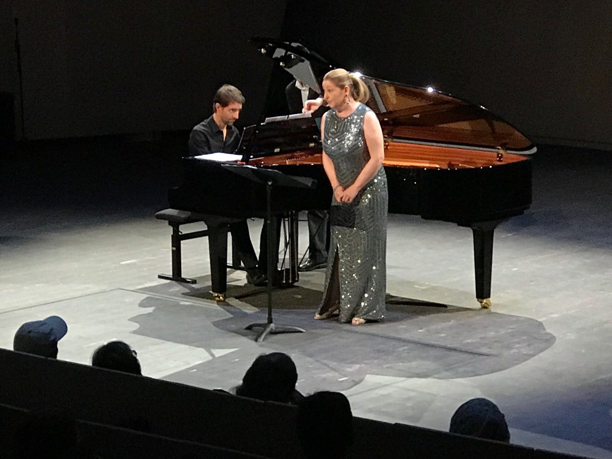 grandsoissons's tweet photo. Ce soir, la CMD accueille Karine Deshayes pour les concerts de Poche. #concertsdepoche #karinedeshayes #citedelamusiqueetdeladansedesoissons #cmdsoissons #grandsoissons #grandsoissonsagglomeration #musiqueclassique #musique #classicalmusic #piano #soissons https://t.co/JnDQ2lZG4l