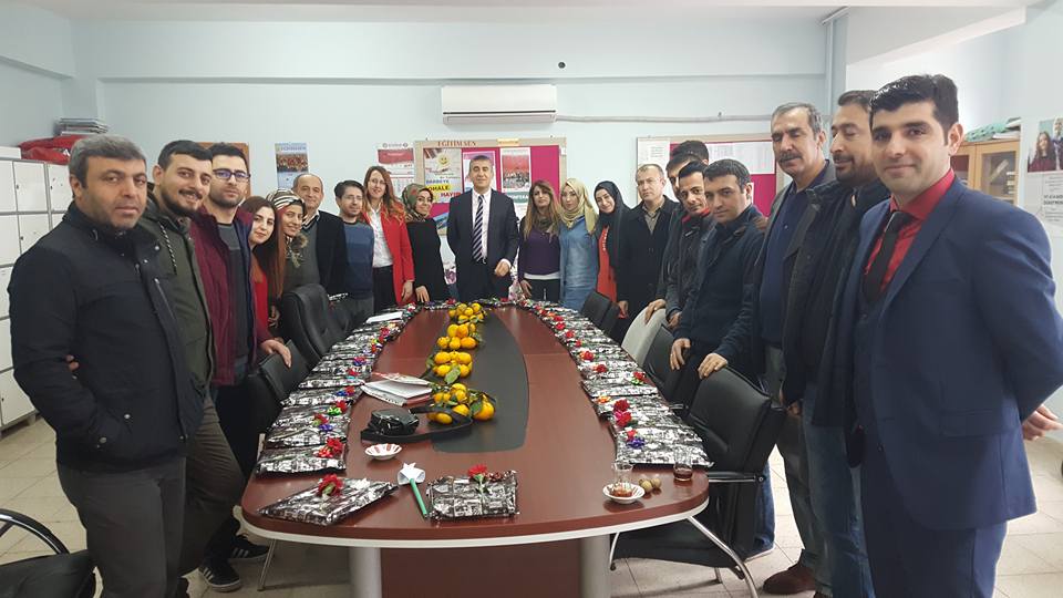 TuysuzNecla's tweet photo. Her öğretmenler gününde biz farklı gururluyuz :) #farklıyızögretmeniz @kahta_mem https://t.co/bSYzxf0ihm