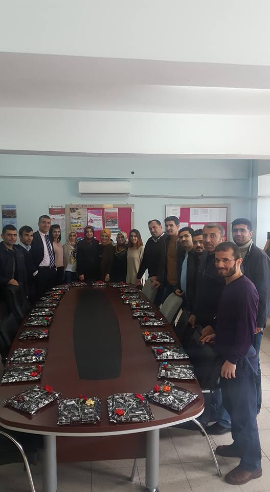 TuysuzNecla's tweet photo. Her öğretmenler gününde biz farklı gururluyuz :) #farklıyızögretmeniz @kahta_mem https://t.co/bSYzxf0ihm