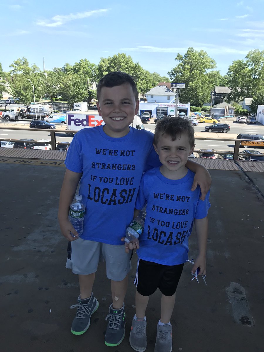Allieshaf7's tweet photo. These guys have no idea that they’re actually gonna see @LOCASHmusic tonight.... 😊😉😏🎶 @mrBobbyBones @paulscottmusic #dgbtt #brothers (fedex truck in the background... shout out to @ShafColl 😂😂😂) @SassyBelleWares 😜 https://t.co/p10kAWCIpV