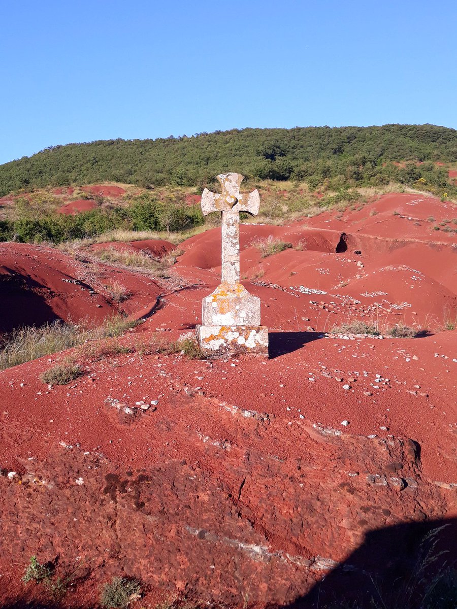 MatySudOuest's tweet photo. Au pied du #Larzac, non loin de #La_Couvertoirade
(#jevotelacouvertoirade)...
Couleurs et saveurs au ❤ des terres rouges du #Sud_Aveyron - #Montaigut - #Camares.
Plat #rural traditionnel: la #Pascade (aux #Cèpes frais) #Restaurant_du_Pont_Vieux . https://t.co/vaqHKw9YZc