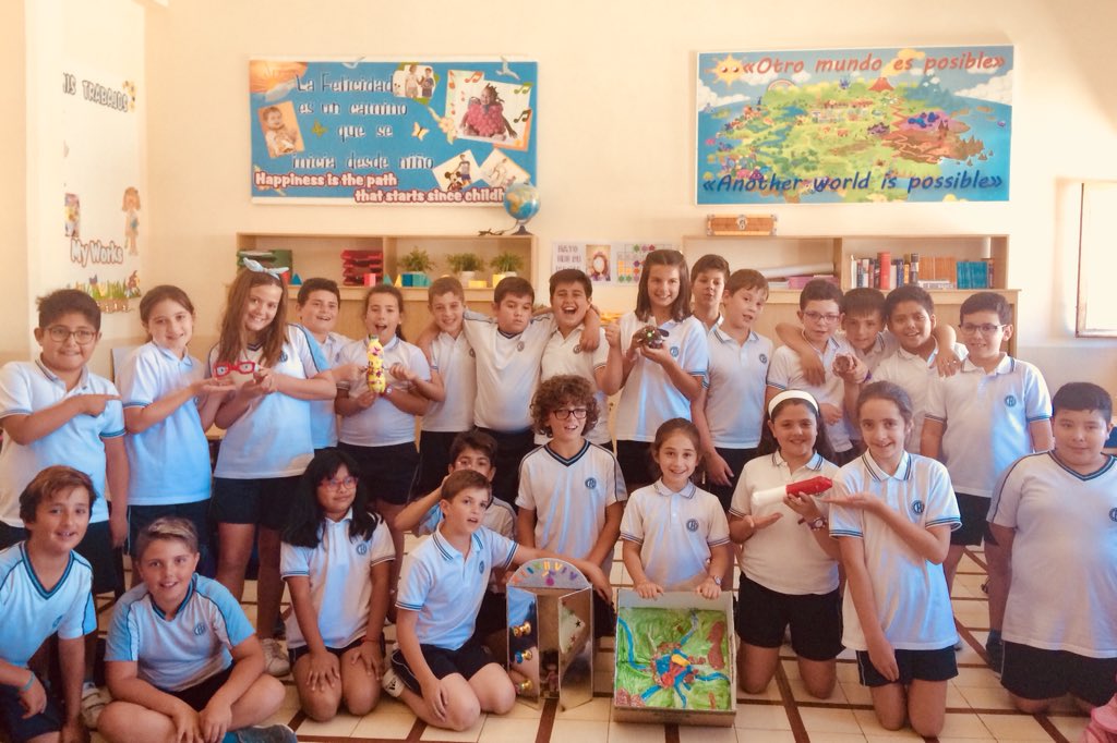 MilagrosaTotana's tweet photo. ¿Investigamos? ¿Proponemos? ¿Compartimos? ¿Mejoramos? #MadeinTotana nos trae grandes inventos futuristas de la mano de nuestros alumnos de #scienceinlab #bilingualeducation 
@BEDAspain @MurciaBeda https://t.co/SQvYHKyVtX