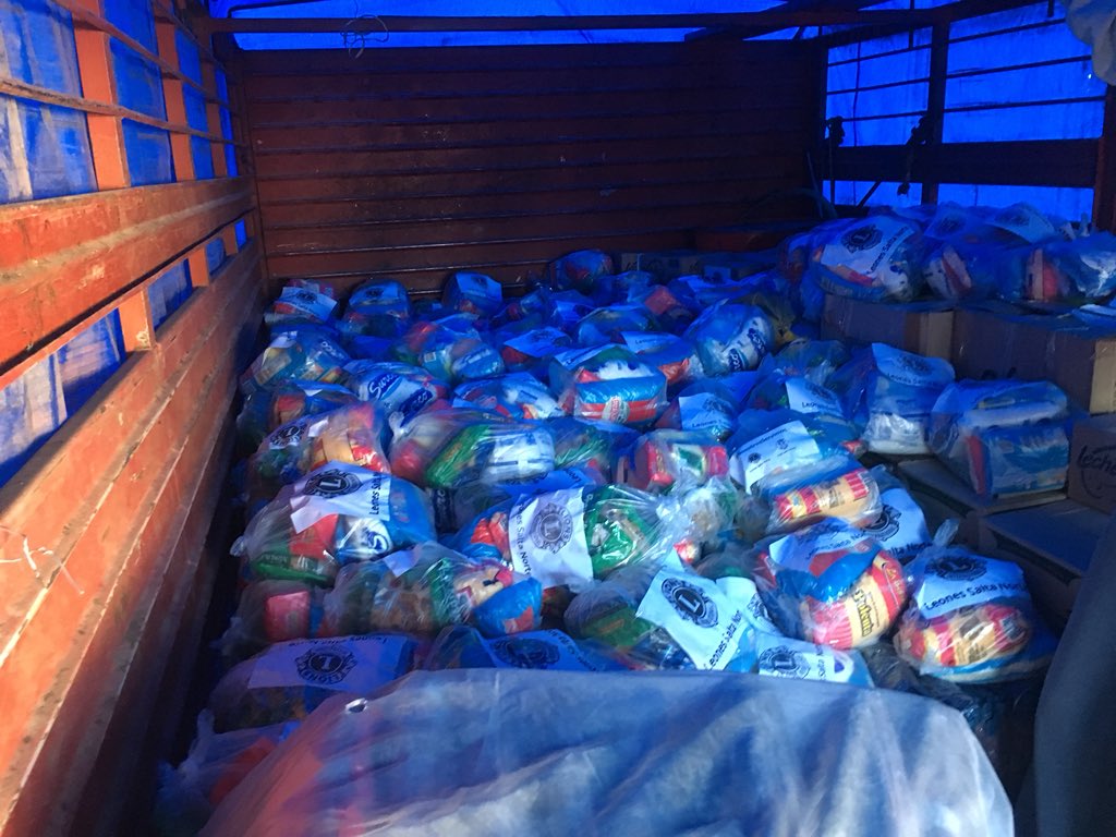 Leones_salta's tweet photo. #Ahora estaremos cargando las donaciones para Santa Victoria Este: 700 bolsones de mercadería, 350 frazadas, 500 bidones de agua mineral, 50 bid.lavandina, 50 bid.detergente, obtenidos gracias a @lionsclubs. Los esperamos en Manuela G de Todd 678 #Salta https://t.co/a1gpHe1fZM