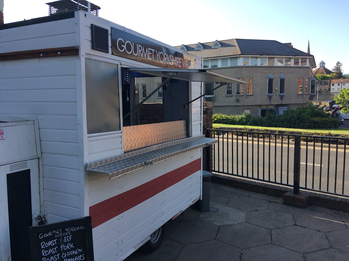 GourmetWraps's tweet photo. This Sunday at The Abbey Arms. Enjoy your Sunday roast wrapped in a giant Yorkshire pudding. AND enjoy it while having a drink and watching the football 
Now taking card payments ! 

#sundayroast #colchester #colchesterfood #abbeyarms #worldcup2018 #goyowraps #englandvPanama https://t.co/Wri6E9iSE9
