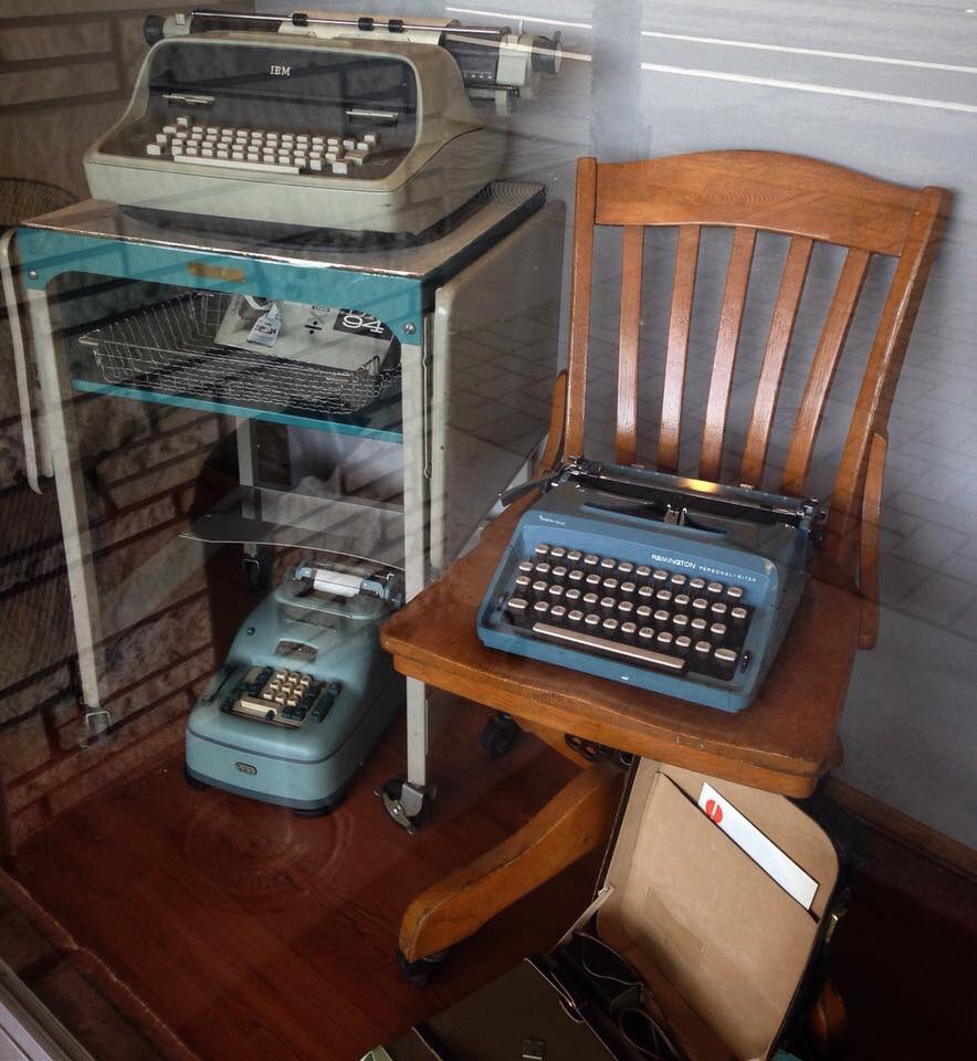 NKruetzfeldt's tweet image. Typewriters ❤️😘😍
#machines #typewritter #love #vintage #old #Obsessed