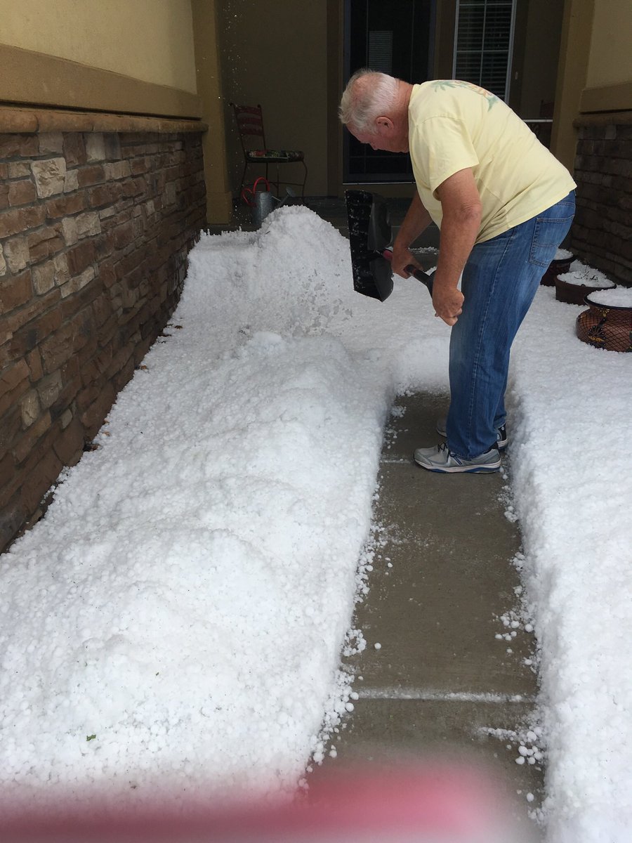 kltroyer's tweet photo. My friend @PaulaFenn72 just sent this from her home near #Denver. Hail. Lots of it. #FirestoneCO https://t.co/R77E2oTqYs