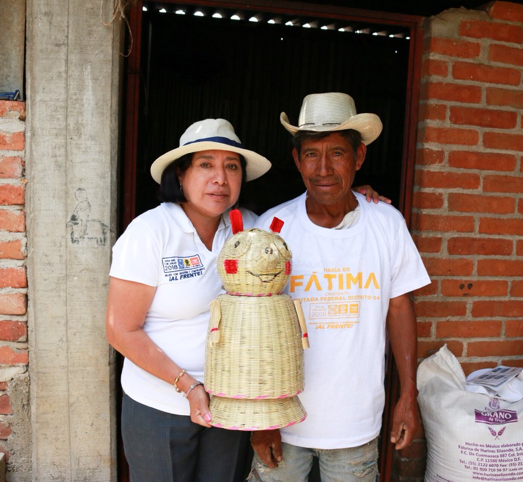 Ma_DeFatima's tweet photo. El señor Catarino Cruz se dedica a la cestería en Santa Cruz Papalutla; con su talento elabora estas hermosas piezas. El Distrito 04 es cuna de grandes artesanos y trabajaremos para brindarles espacios de comercialización en el que puedan vender sus productos a un precio justo. https://t.co/1TRIb78QY8