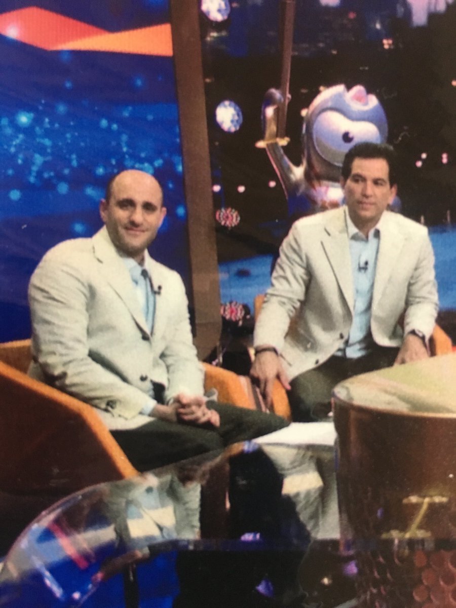 Les cuento que hoy llega al cuarto piso el hombre que cambió la forma de cubrir mundiales y olímpicos para la tv mexicana. ¡Felicidades querido y admirado Beto!