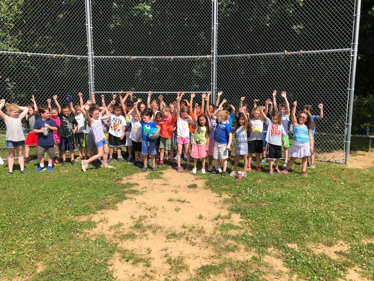 Mrskuhnsclass4's tweet image. Annual Kuhn vs Schaefer kickball tournament!  Had so much fun we lost count of the score!! 🏆🏆