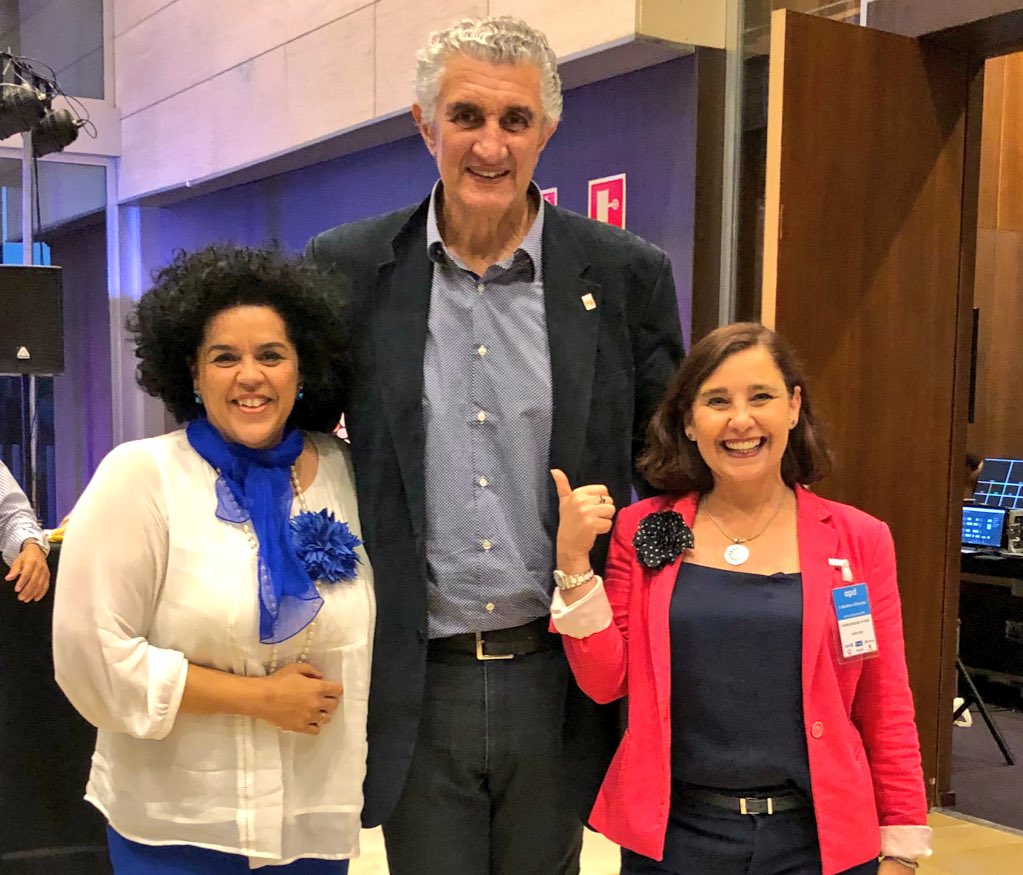 mjcupido's tweet photo. Con el gran @fernandoromay1 y cómo hacer de la diferencia una virtud en #IIAfterWorkAPDSevilla . Por su paciencia y generosidad con la gente es aún más grande. https://t.co/EDlgrRJbU4